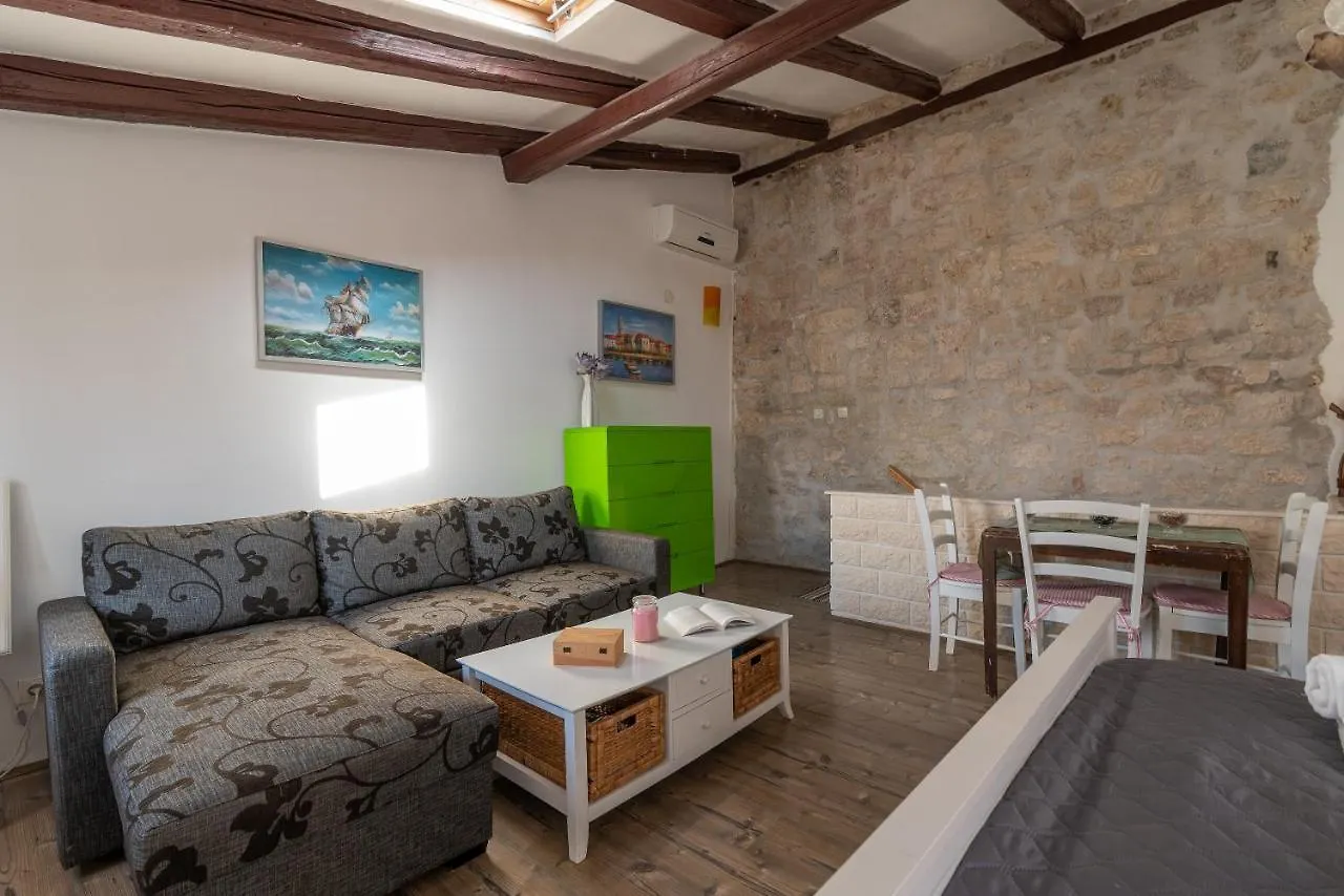 Apartment Ana Trogir 0*,
