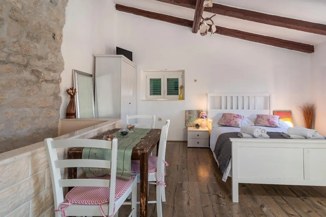 Apartment Ana Trogir 0*,